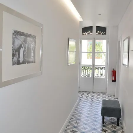 Edificio Charles 204 *