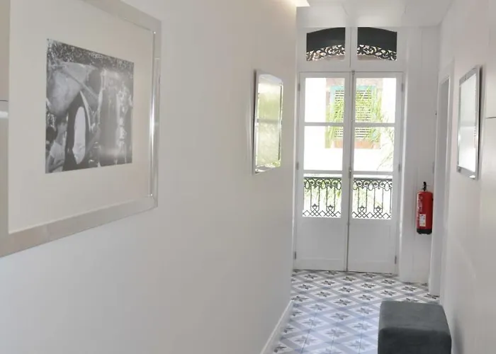 Edificio Charles 204 *